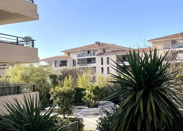 Exclusive * Saint-Tropez